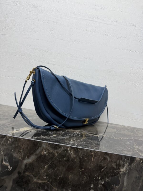 sy_no_D7EF99EBB1878AAF4116E5F81D89D161_1 Celine Soft Triomphe Halfmoon Bag