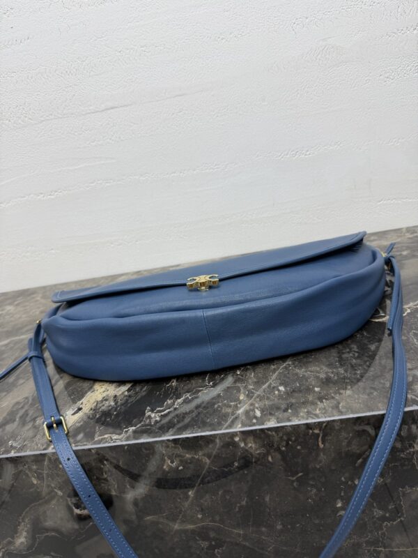 sy_no_D7EF99EBB1878AAF4116E5F81D89D161_5 Celine Soft Triomphe Halfmoon Bag