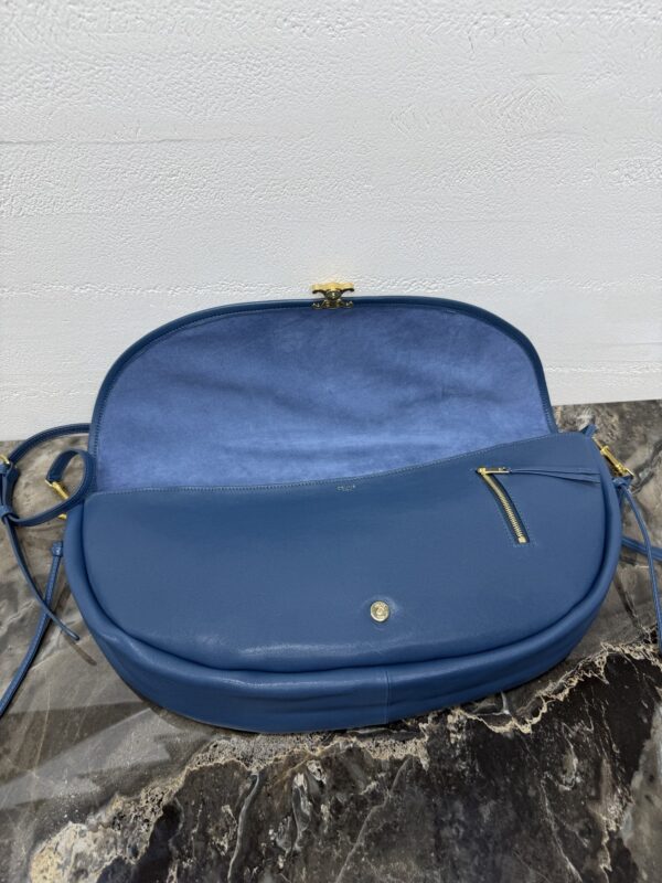 sy_no_D7EF99EBB1878AAF4116E5F81D89D161_6 Celine Soft Triomphe Halfmoon Bag