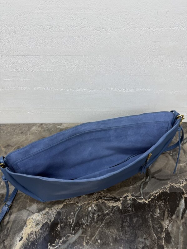 sy_no_D7EF99EBB1878AAF4116E5F81D89D161_8 Celine Soft Triomphe Halfmoon Bag