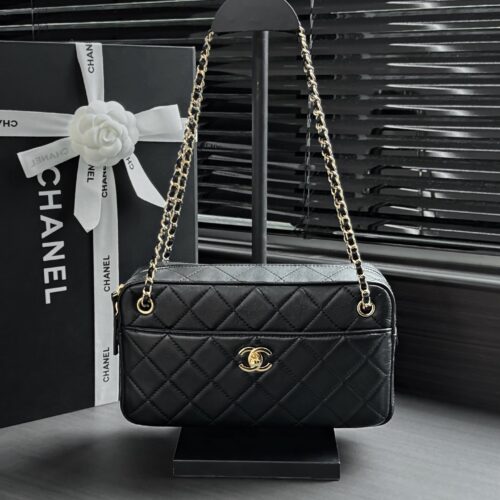 sy_no_D81B74F98B15E4DDF738003EAD76DC78_0 CHANEL Women's Maxi Camera Bag (26A) – Double-C Chain Bowling Bag / Shoulder & Underarm Bag / Briefcase Style