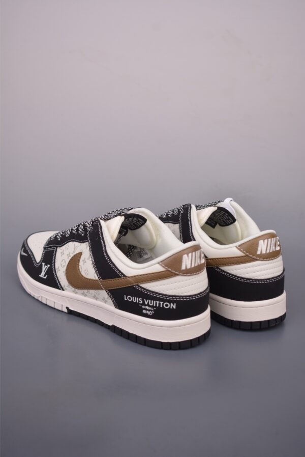 sy_no_D89784FB9AC17C9CACA8B770CCC00317_1 Louis Vuitton x Nike Dunk Low Custom – Brown Swoosh / Monogram