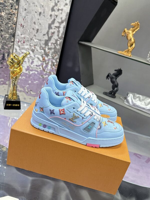 sy_no_D94CAD36664FB71D2E705C056257AC94_1 Louis Vuitton LV Trainer Maxi Sky Blue & Multicolor Monogram Sneakers