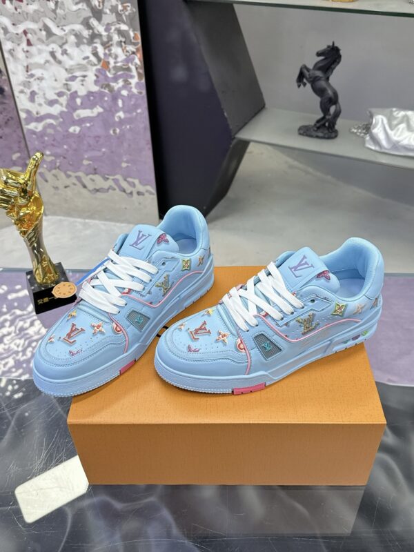 sy_no_D94CAD36664FB71D2E705C056257AC94_2 Louis Vuitton LV Trainer Maxi Sky Blue & Multicolor Monogram Sneakers