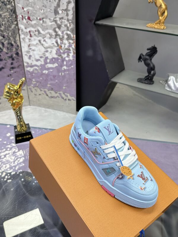 sy_no_D94CAD36664FB71D2E705C056257AC94_4 Louis Vuitton LV Trainer Maxi Sky Blue & Multicolor Monogram Sneakers