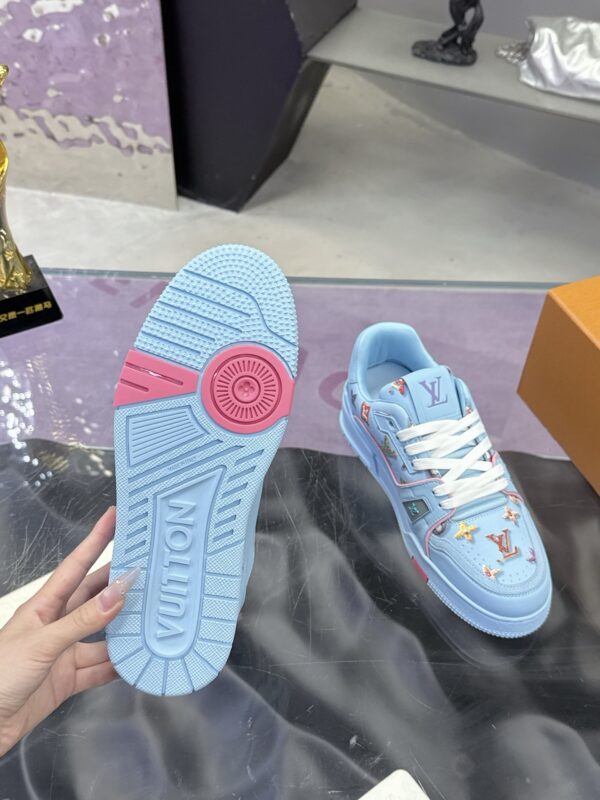 sy_no_D94CAD36664FB71D2E705C056257AC94_8 Louis Vuitton LV Trainer Maxi Sky Blue & Multicolor Monogram Sneakers