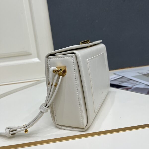 sy_no_D99DA6AA19C2F6CDB1349FC370E6D987_2 FURLA Vintage Frame Crossbody Bag – White