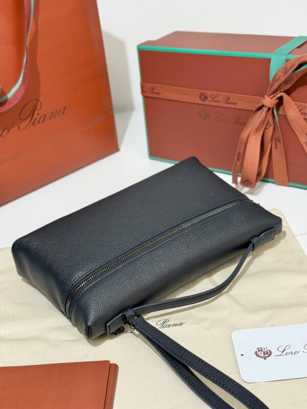 sy_no_DAE40FDE3645A7FEDD71B2D97EBFF24E_4 Loro Piana Extra Pouch L29 Clutch Bag – Black