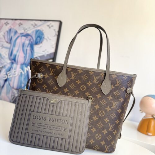 sy_no_DBE49CCBB972576330D1F9D5DFC133B5_0 Louis Vuitton Neverfull Inside Out MM Tote Bag – Back To School Collection