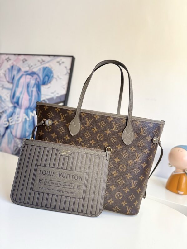 sy_no_DBE49CCBB972576330D1F9D5DFC133B5_0 Louis Vuitton Neverfull Inside Out MM Tote Bag – Back To School Collection