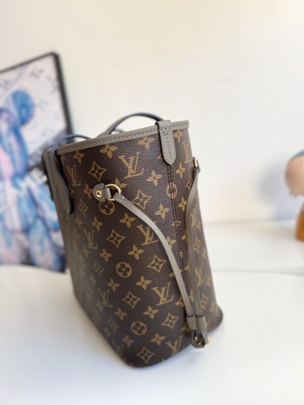 sy_no_DBE49CCBB972576330D1F9D5DFC133B5_1 Louis Vuitton Neverfull Inside Out MM Tote Bag – Back To School Collection