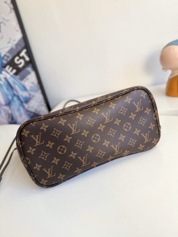 sy_no_DBE49CCBB972576330D1F9D5DFC133B5_3 Louis Vuitton Neverfull Inside Out MM Tote Bag – Back To School Collection