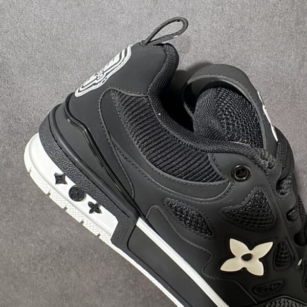 sy_no_DC6E257B0E77F9725BDF86EE27512AE5_6 Black & White Retro Skate Sneakers