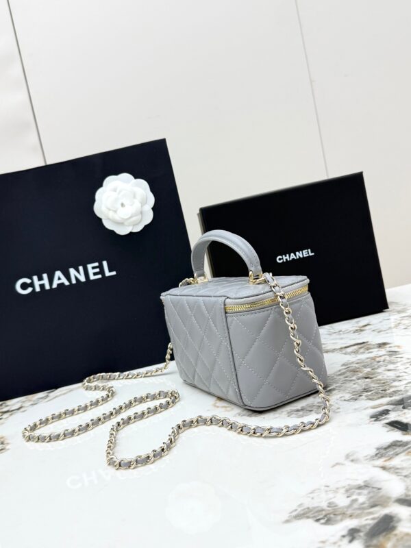 sy_no_DD5BC9ED40647F23C981098AA84878C7_1 Chanel Vanity Case with Handle – Quilted Lambskin Chain Bag (Grey)