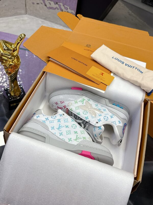 sy_no_DE0630A9F024D7001E9925B88BA62CDA_0 Louis Vuitton LV Trainer White Rainbow Monogram & Grey Retro Sneakers