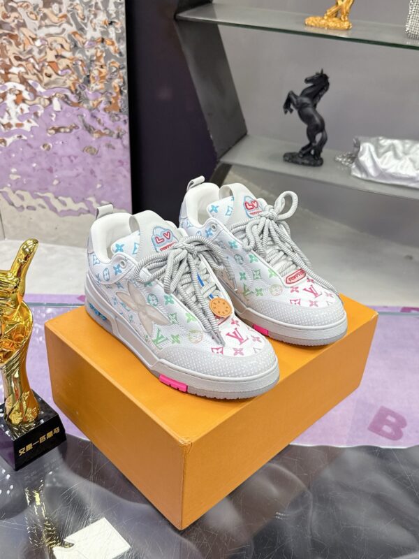sy_no_DE0630A9F024D7001E9925B88BA62CDA_1 Louis Vuitton LV Trainer White Rainbow Monogram & Grey Retro Sneakers