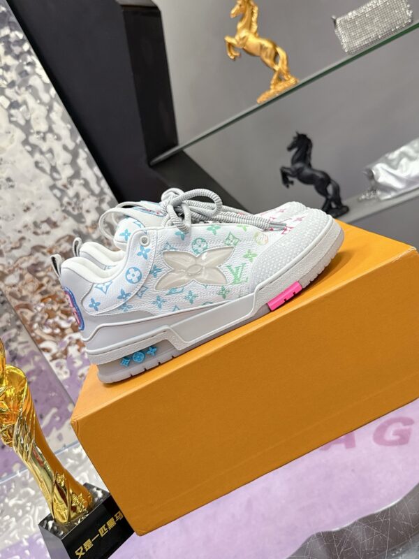 sy_no_DE0630A9F024D7001E9925B88BA62CDA_2 Louis Vuitton LV Trainer White Rainbow Monogram & Grey Retro Sneakers