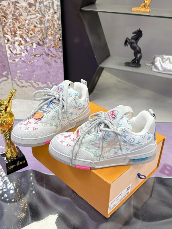sy_no_DE0630A9F024D7001E9925B88BA62CDA_3 Louis Vuitton LV Trainer White Rainbow Monogram & Grey Retro Sneakers