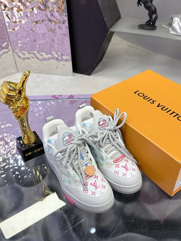 sy_no_DE0630A9F024D7001E9925B88BA62CDA_4 Louis Vuitton LV Trainer White Rainbow Monogram & Grey Retro Sneakers