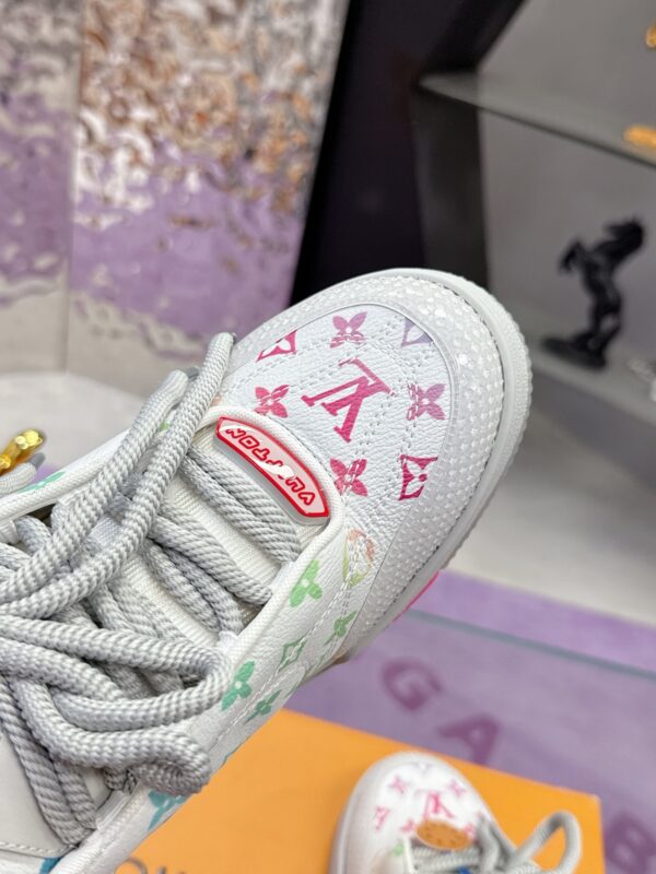sy_no_DE0630A9F024D7001E9925B88BA62CDA_6 Louis Vuitton LV Trainer White Rainbow Monogram & Grey Retro Sneakers