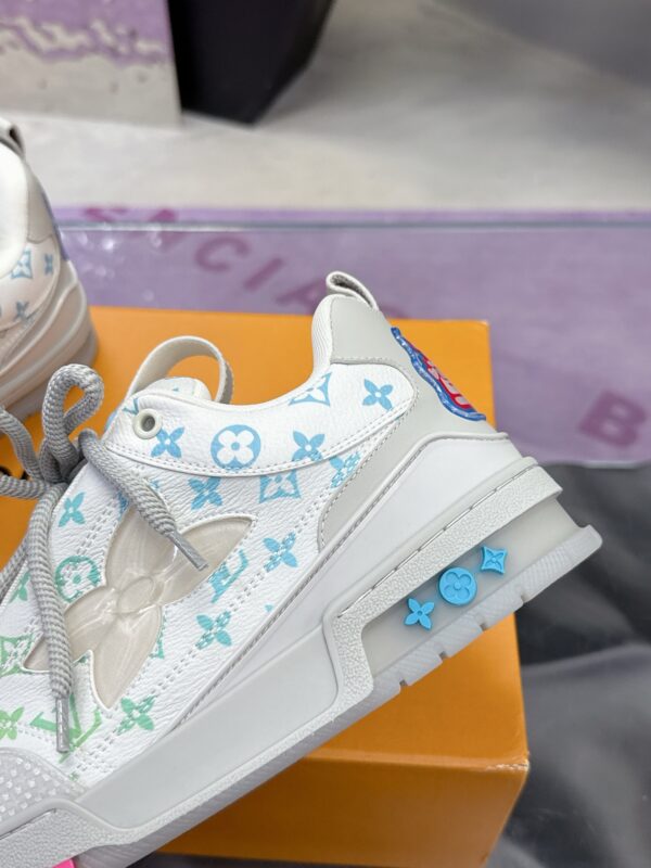 sy_no_DE0630A9F024D7001E9925B88BA62CDA_8 Louis Vuitton LV Trainer White Rainbow Monogram & Grey Retro Sneakers