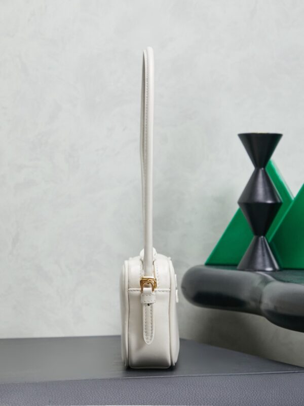 sy_no_DF936B28FC38E66F2B27DD806955A154_2 Chalk White Smooth Leather Rectangular Underarm Camera Bag
