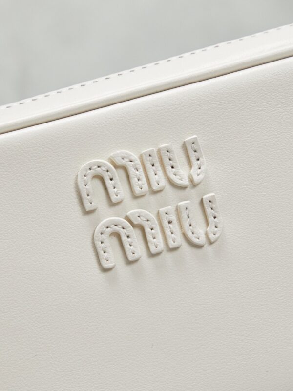 sy_no_DF936B28FC38E66F2B27DD806955A154_6 Chalk White Smooth Leather Rectangular Underarm Camera Bag