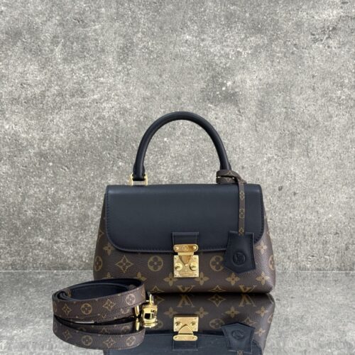 sy_no_E16423AEE83792182F10C7A42F235113_0 Madeleine BB Bag