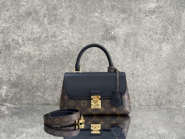 sy_no_E16423AEE83792182F10C7A42F235113_0 Madeleine BB Bag