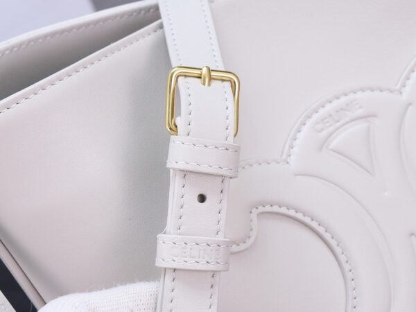 sy_no_E18000FCDB4204454912B31C30BBFF80_6 Cuir Triomphe Bucket Bag – White