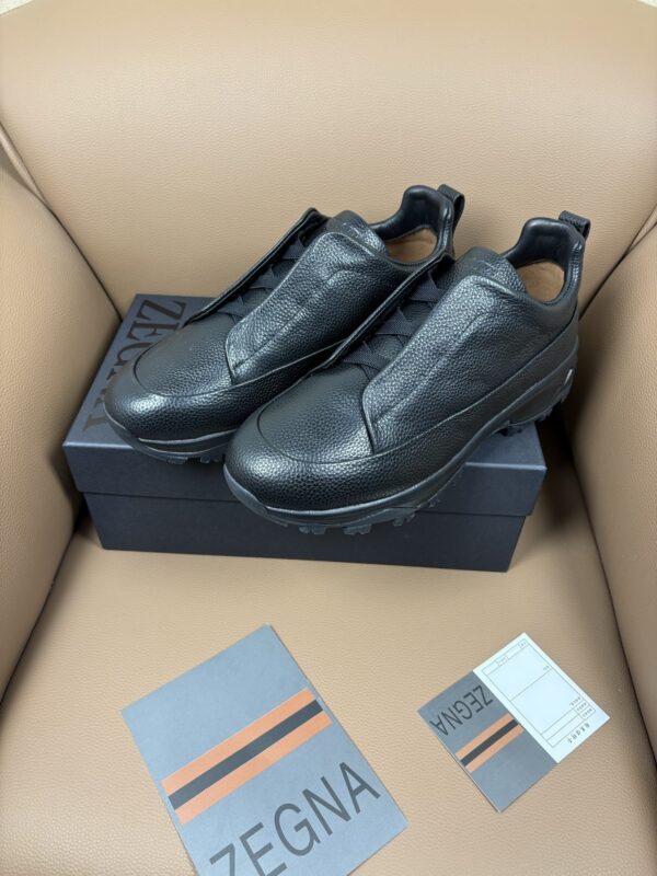 sy_no_E195AFA611CC3D538FC5EA334C79C1E0_4 Black Textured Leather Vibram® Lug-Sole Slip-On Sneakers