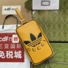 sy_no_E1FA4F9F8C39317DF896B590E2CFE7D5_0 adidas x Gucci Mini Leather Wash Bag – Black