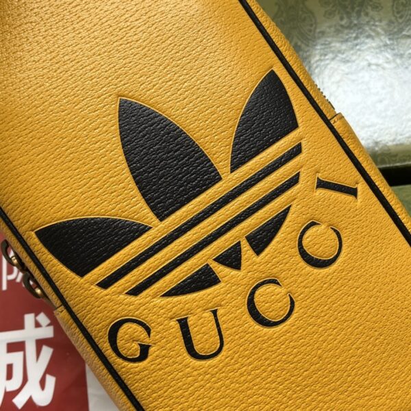 sy_no_E1FA4F9F8C39317DF896B590E2CFE7D5_5 adidas x Gucci Mini Leather Wash Bag – Black