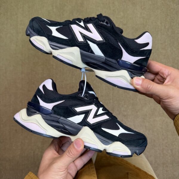 sy_no_E24229213E2F4DFA4AC2BECDFF15AD39_1 Black & Pink 9060 Retro Sneakers