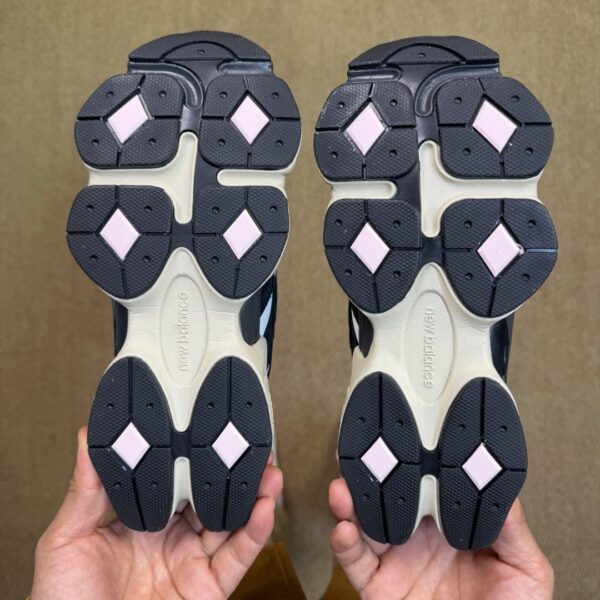 sy_no_E24229213E2F4DFA4AC2BECDFF15AD39_2 Black & Pink 9060 Retro Sneakers
