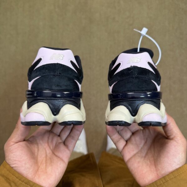 sy_no_E24229213E2F4DFA4AC2BECDFF15AD39_3 Black & Pink 9060 Retro Sneakers
