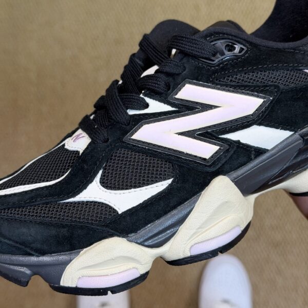 sy_no_E24229213E2F4DFA4AC2BECDFF15AD39_5 Black & Pink 9060 Retro Sneakers