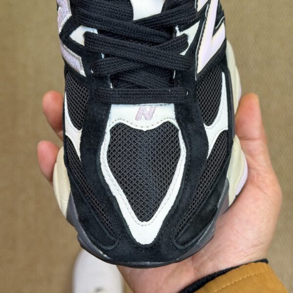sy_no_E24229213E2F4DFA4AC2BECDFF15AD39_6 Black & Pink 9060 Retro Sneakers