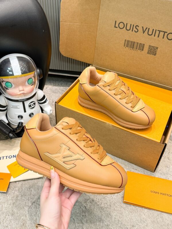 sy_no_E2C1CA1A4BB265D22FEB12197FF76D8C_0 Louis Vuitton Tan Vachetta Leather Retro Runner Sneakers
