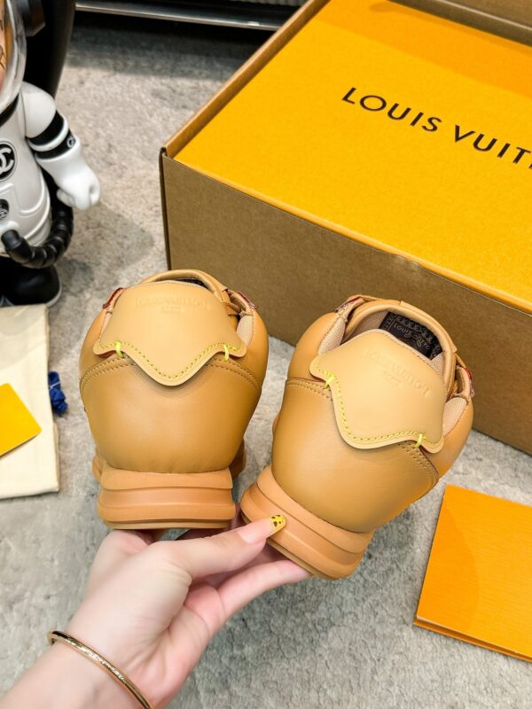 sy_no_E2C1CA1A4BB265D22FEB12197FF76D8C_2 Louis Vuitton Tan Vachetta Leather Retro Runner Sneakers