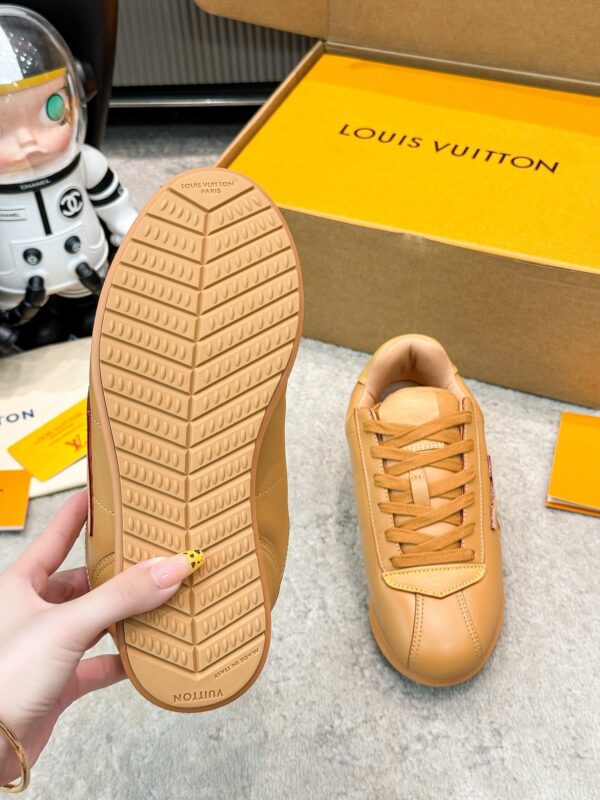 sy_no_E2C1CA1A4BB265D22FEB12197FF76D8C_3 Louis Vuitton Tan Vachetta Leather Retro Runner Sneakers