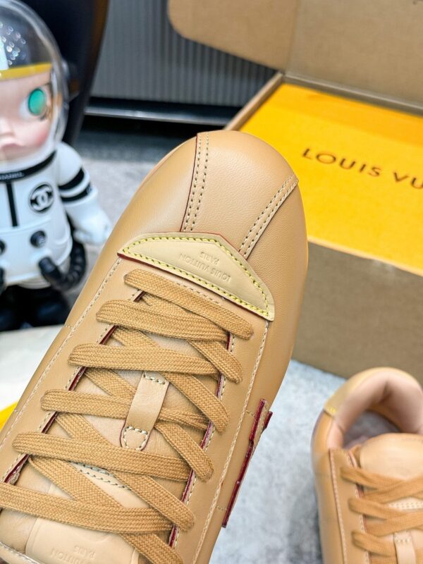 sy_no_E2C1CA1A4BB265D22FEB12197FF76D8C_4 Louis Vuitton Tan Vachetta Leather Retro Runner Sneakers
