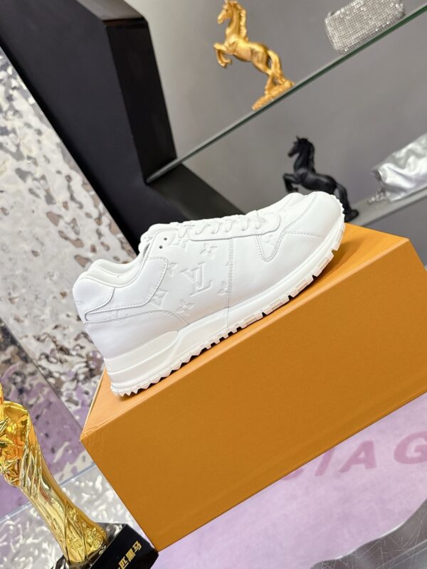 sy_no_E3A188C9FF6585CD74662E723BFE019E_0 Louis Vuitton Men's Run Away Sneaker – New Model in White Grained Calfskin