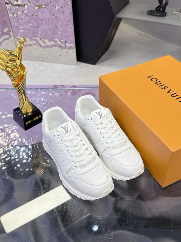 sy_no_E3A188C9FF6585CD74662E723BFE019E_4 Louis Vuitton Men's Run Away Sneaker – New Model in White Grained Calfskin