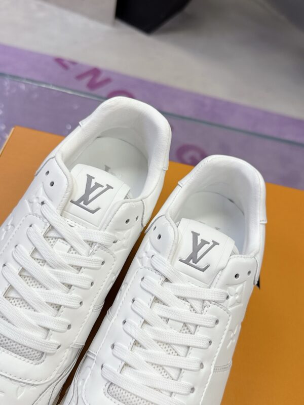 sy_no_E3A188C9FF6585CD74662E723BFE019E_6 Louis Vuitton Men's Run Away Sneaker – New Model in White Grained Calfskin