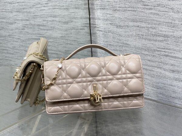sy_no_E4D29EC141FD3BA698D6C24B072ED567_1 Miss Dior Mini Top-Handle Bag – Blush Beige