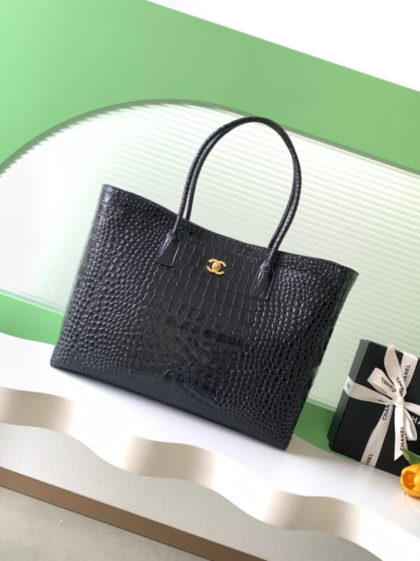 Black Cerf-Style Large Crocodile-Embossed Leather Tote Bag