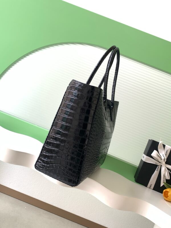 Black Cerf-Style Large Crocodile-Embossed Leather Tote Bag