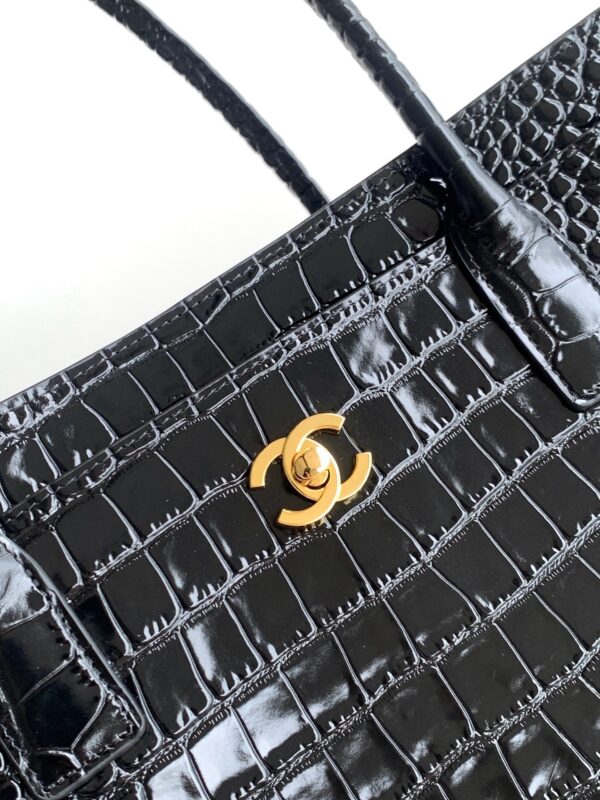 Black Cerf-Style Large Crocodile-Embossed Leather Tote Bag