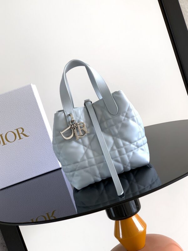 sy_no_E539D2B9E38B452E5422CD764B2E2266_0 Dior Women's Toujours Oversized Cannage Calfskin Shoulder Bag